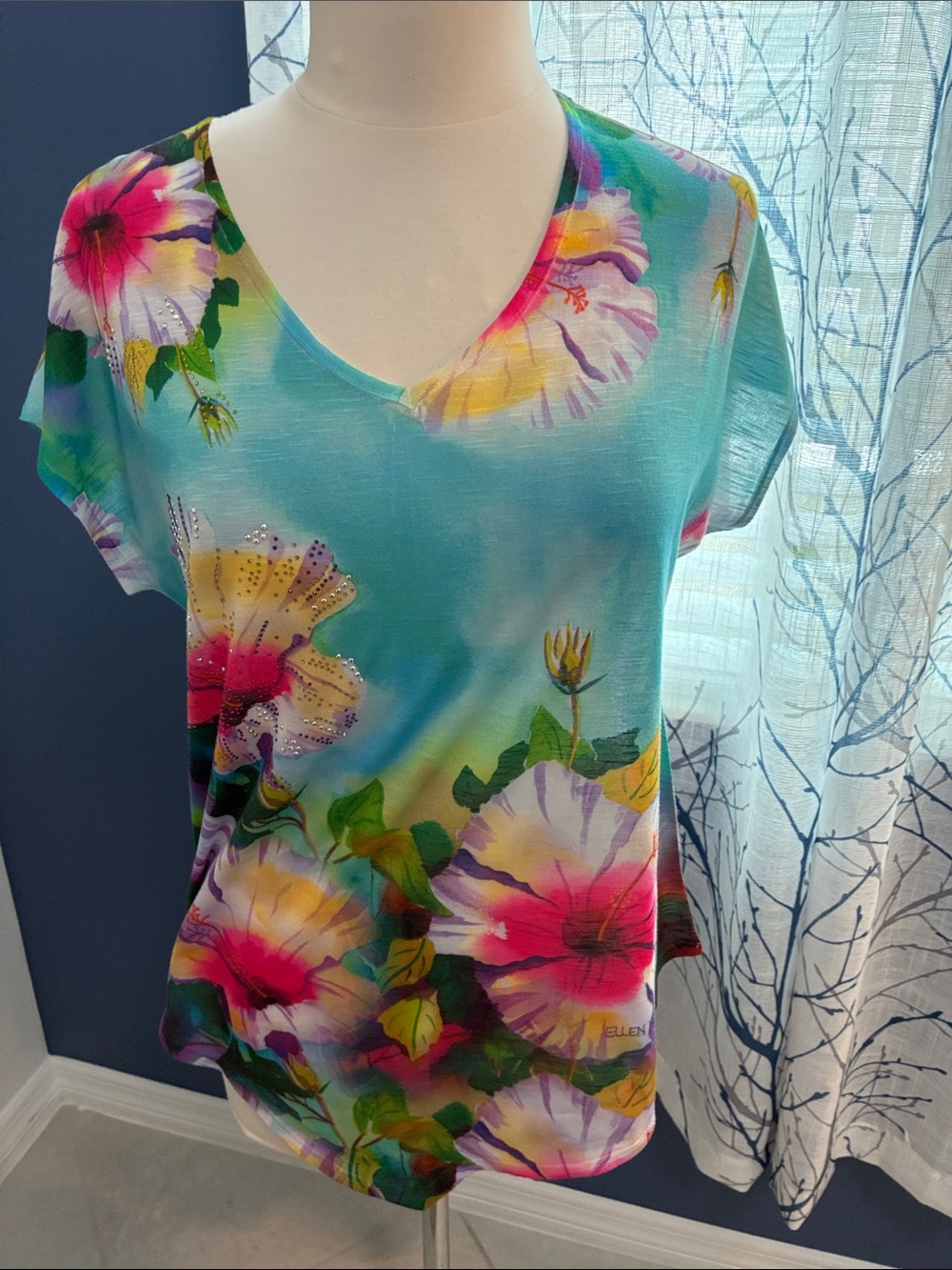 Ellen Negley Turquoise Floral V-Neck Short Sleeve Top